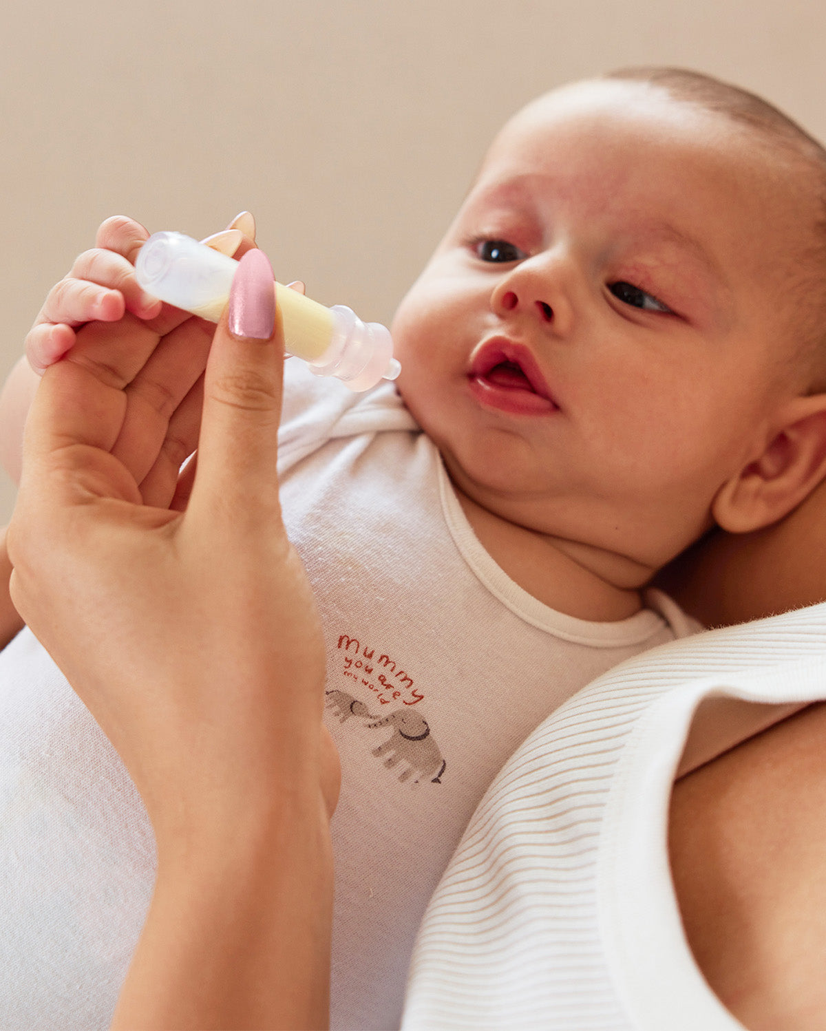 momcozy-postpartum-essentials-bundle-hot-cold-breast-pads-colostrum-milk-collect image 6
