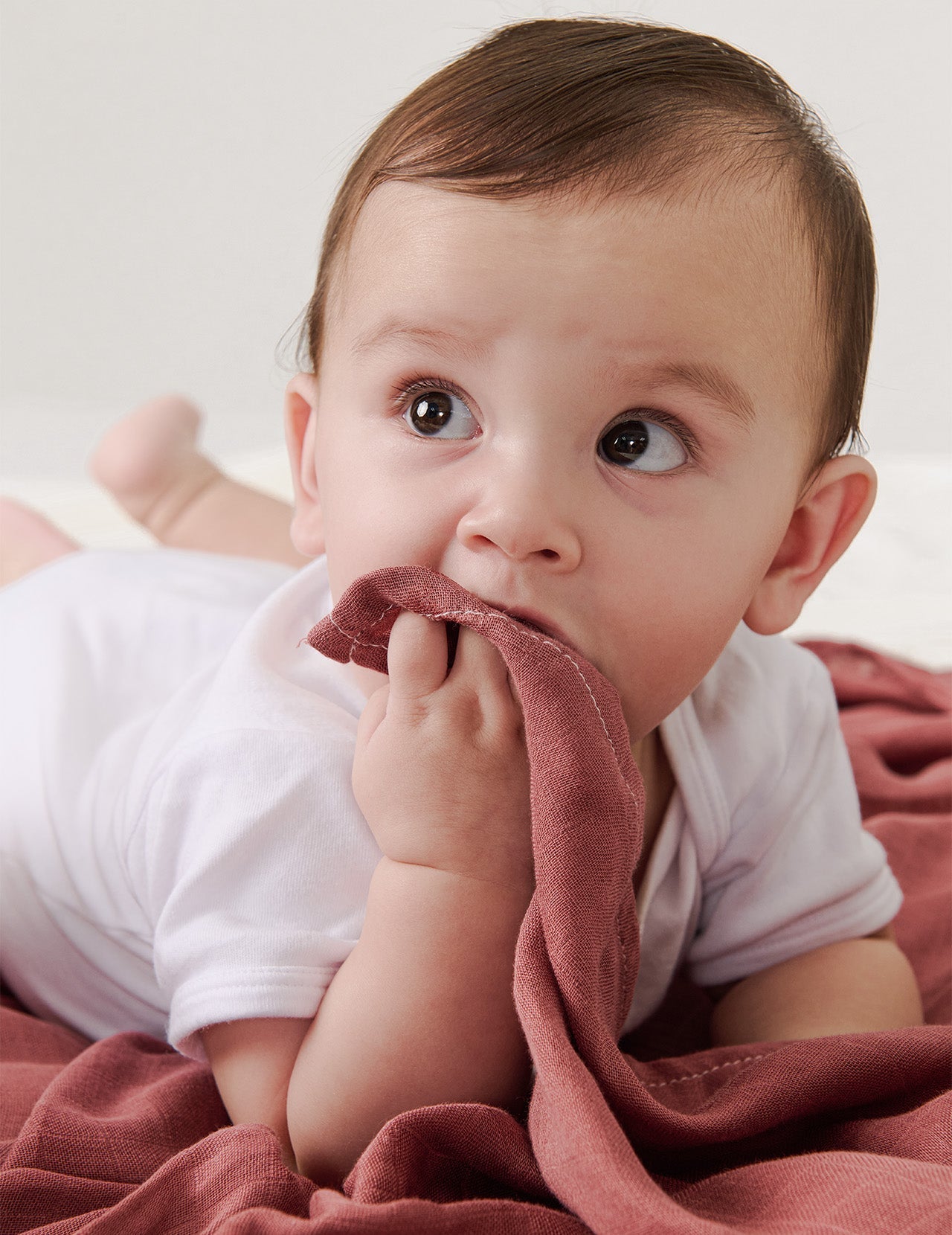 momcozy-softness-swaddle-blankets-brown-4-pack image 8