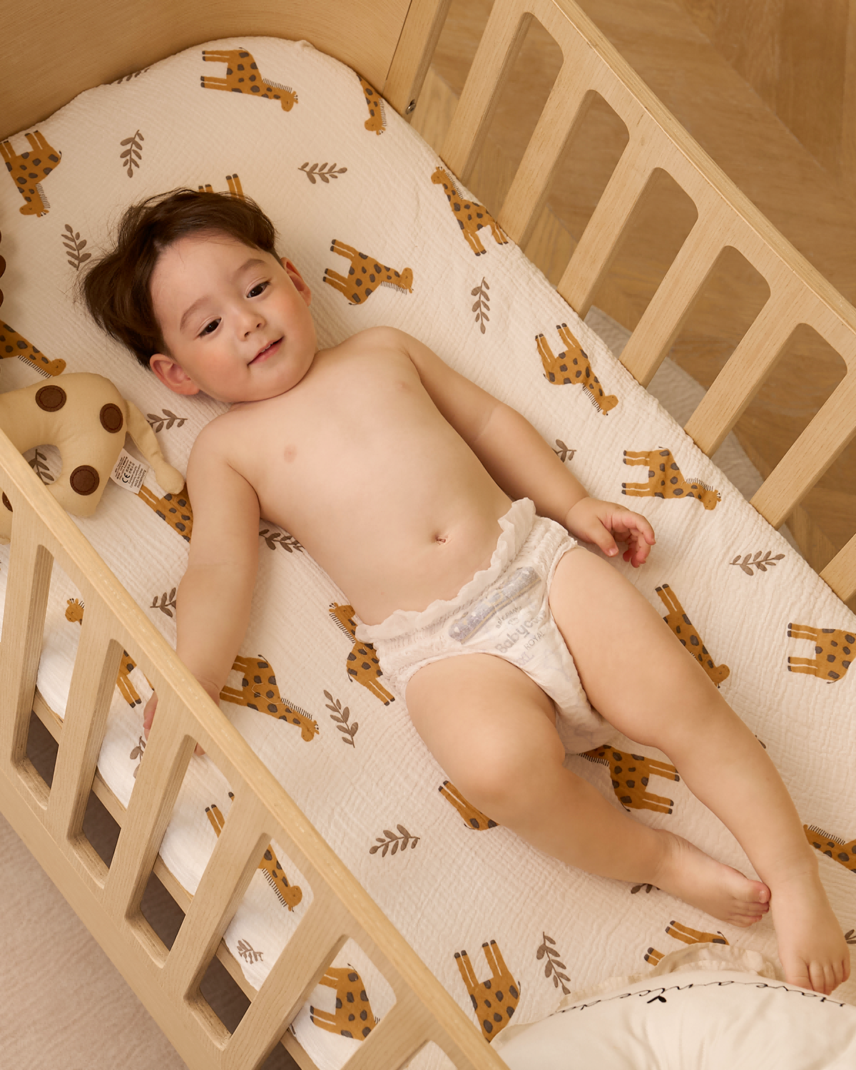momcozy-muslin-fitted-crib-sheets-2-sizes-bravery-giraffe image 6