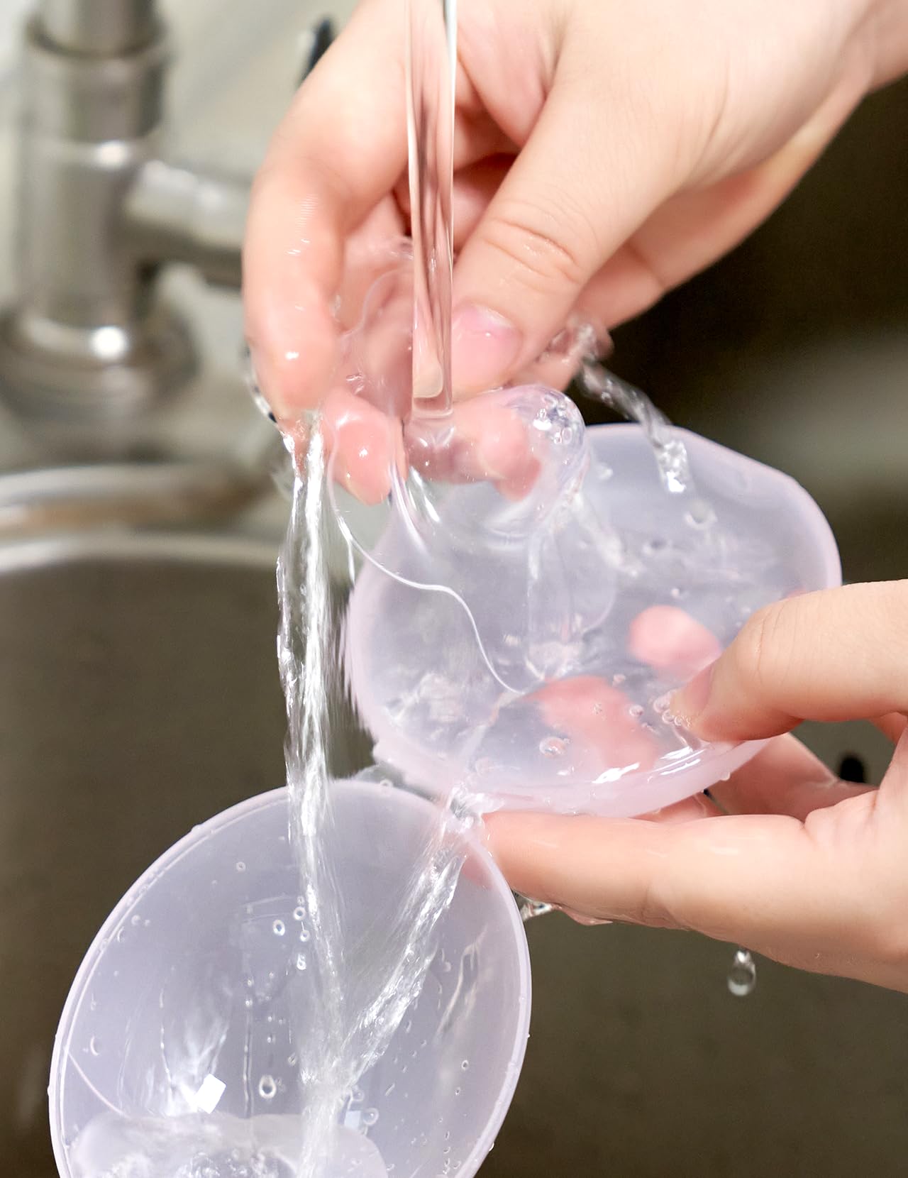momcozy-nipple-shields-for-breastfeeding-24mm-food-grade-silicone-flower-shaped- image 7