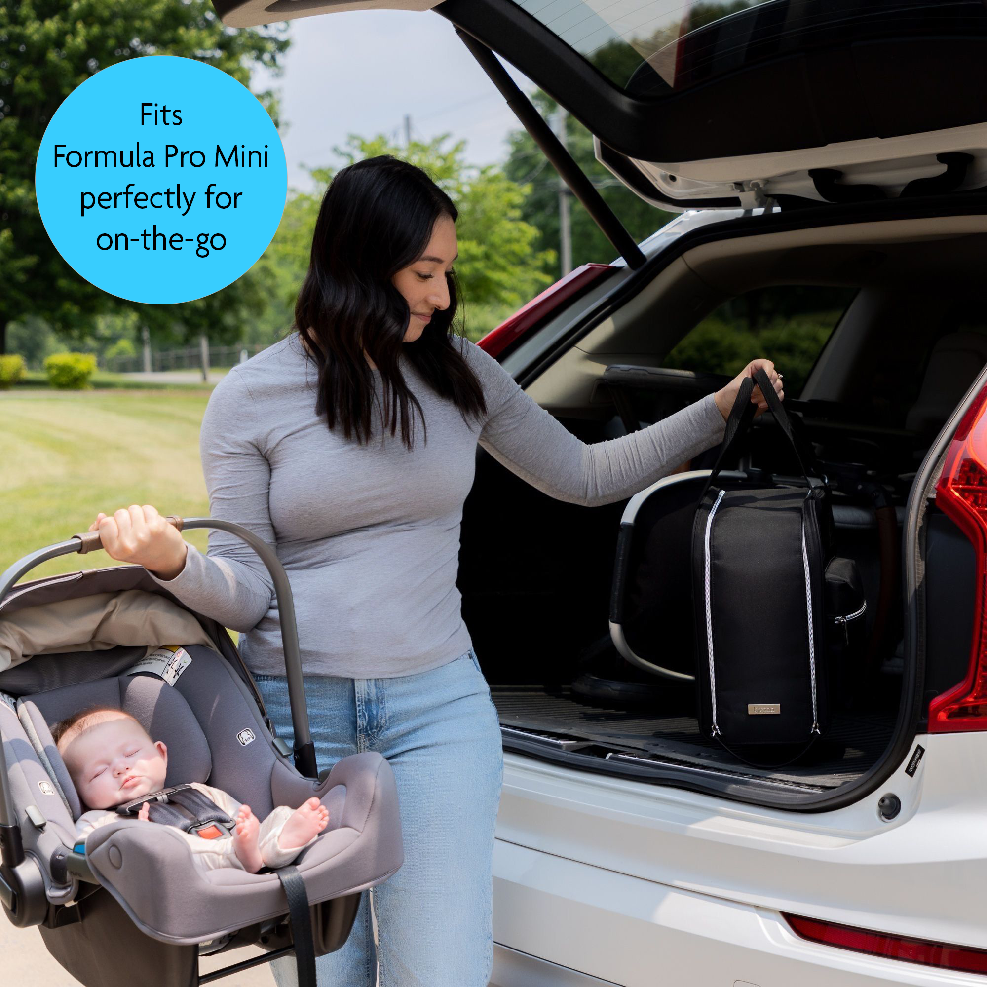 baby-brezza-formula-pro-mini-travel-bag-waterproof-lined-with-pockets image 5