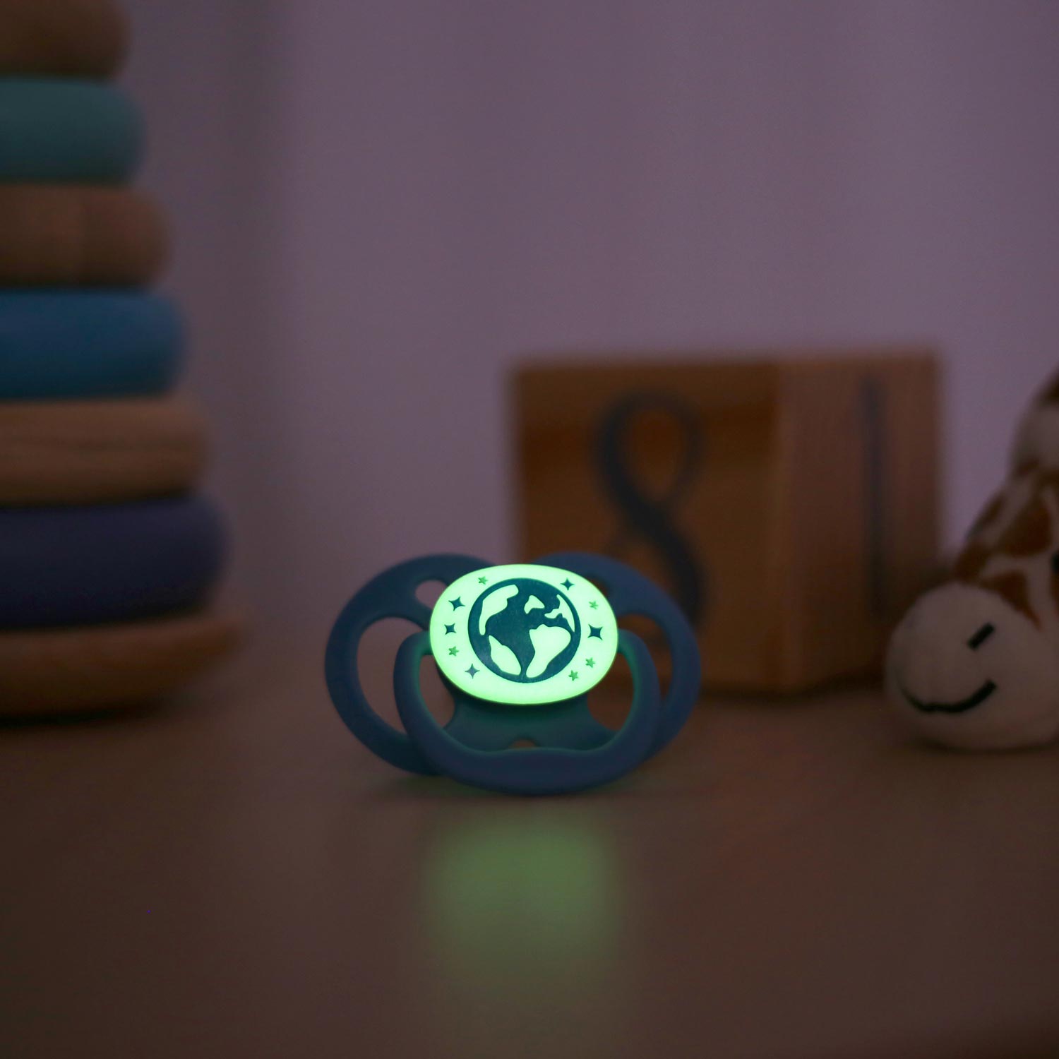 dr-brown-s-advantage-glow-in-the-dark-pacifiers-ages-6-18-months-2-count image 6