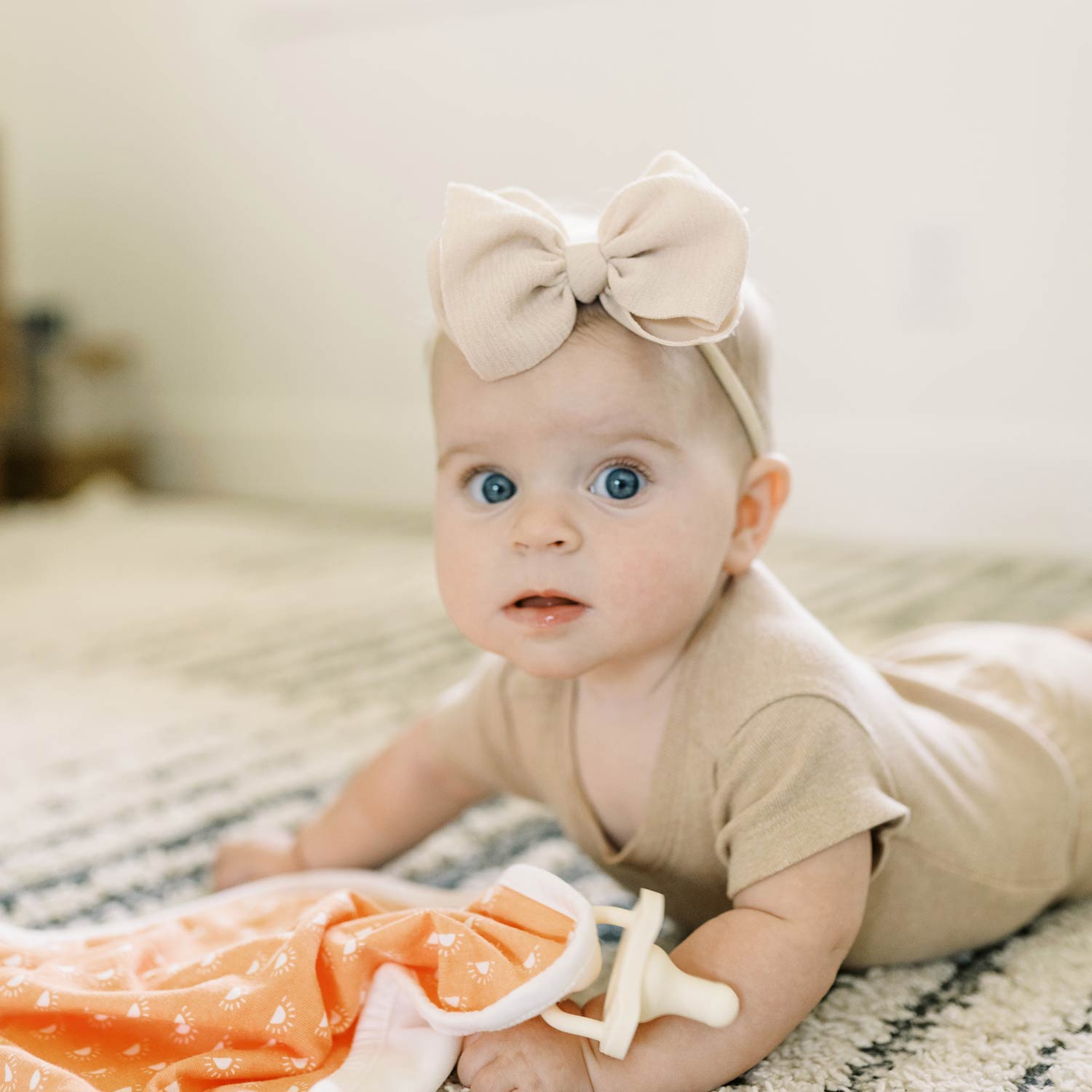 dr-brown-s-lovey-blanket-pacifier-teether-holder-with-happypaci image 4