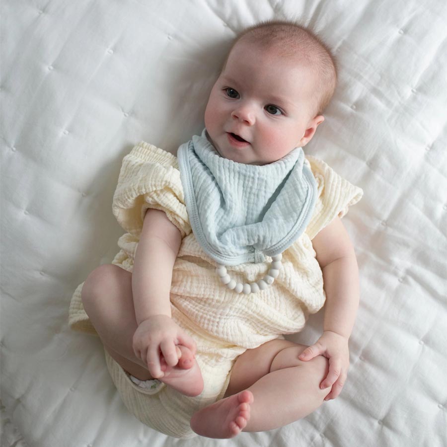 dr-brown-s-muslin-bandana-bib-with-flexees-beaded-teether-ring image 3