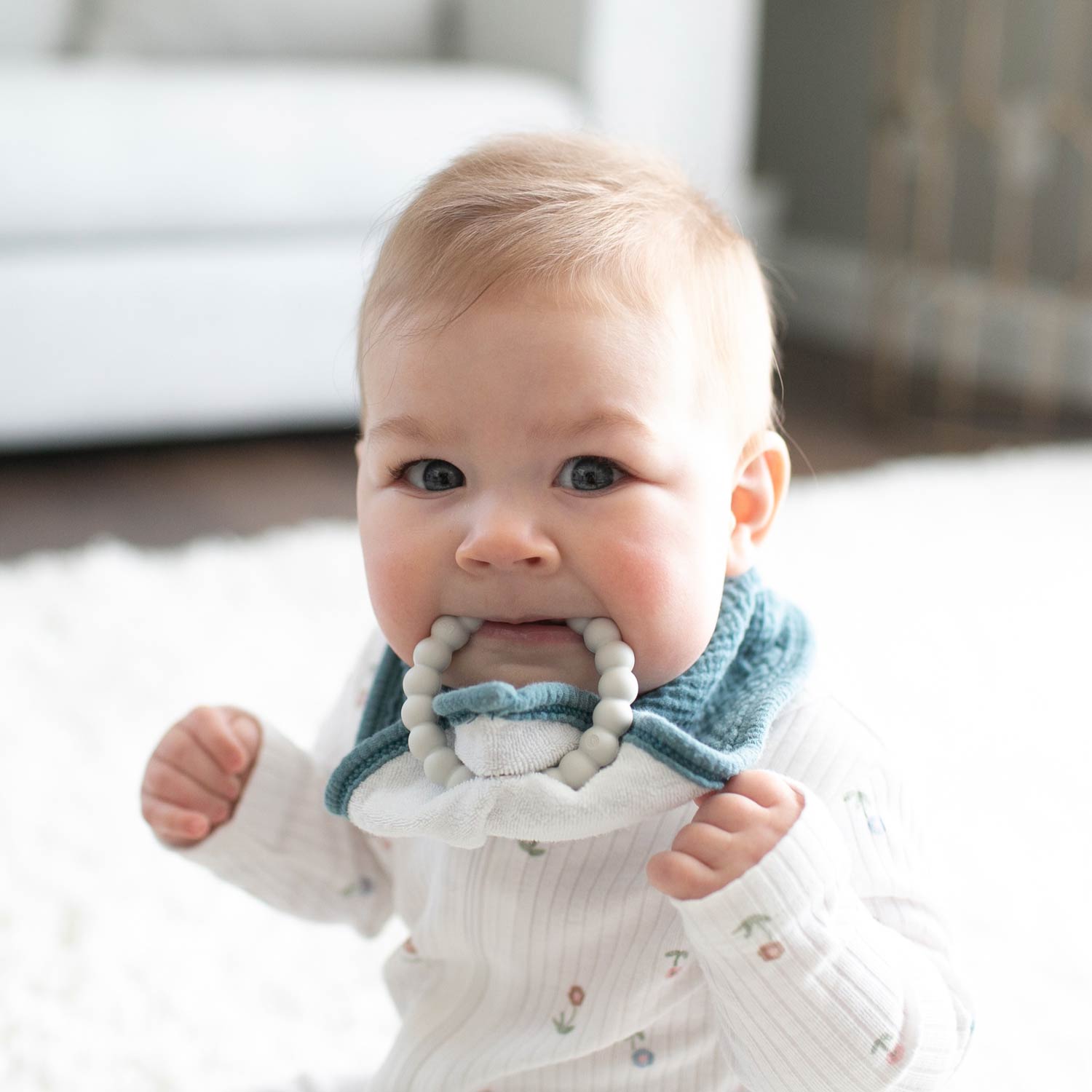 dr-brown-s-muslin-bandana-bib-with-flexees-beaded-teether-ring image 4