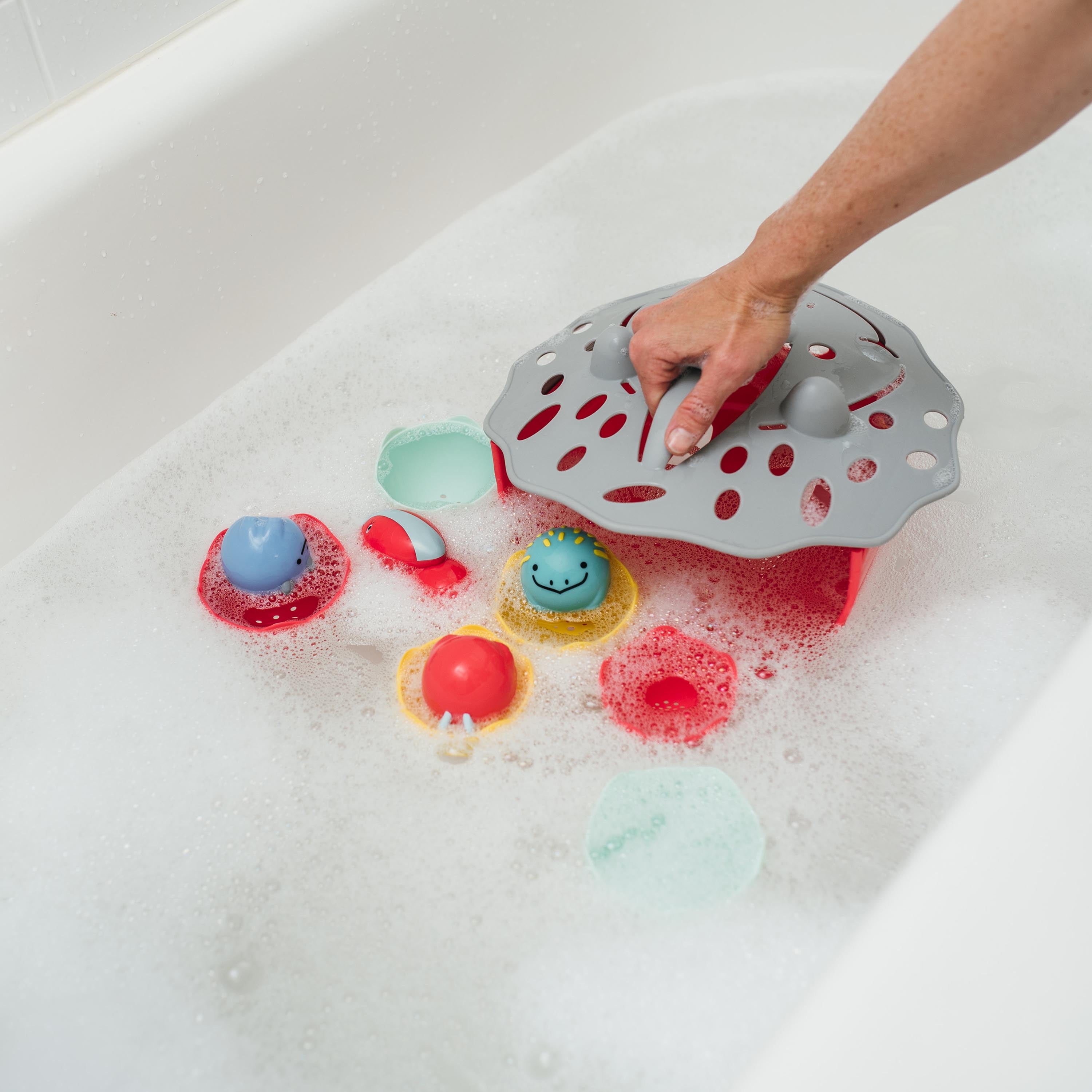 dr-brown-s-cleanup-dino-scoop-baby-bath-toy-organizer image 4